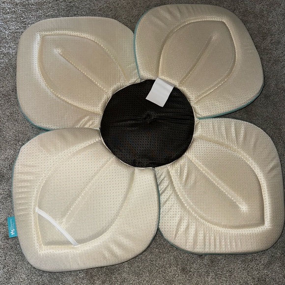 NWOT Blooming Baby Bath Lotus Flower Mat Seafoam - Picture 4 of 4